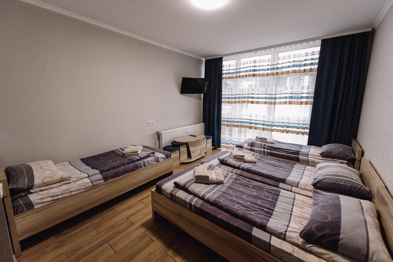 Brooklyn 2 Hotel Yablunytsya Eksteriør billede
